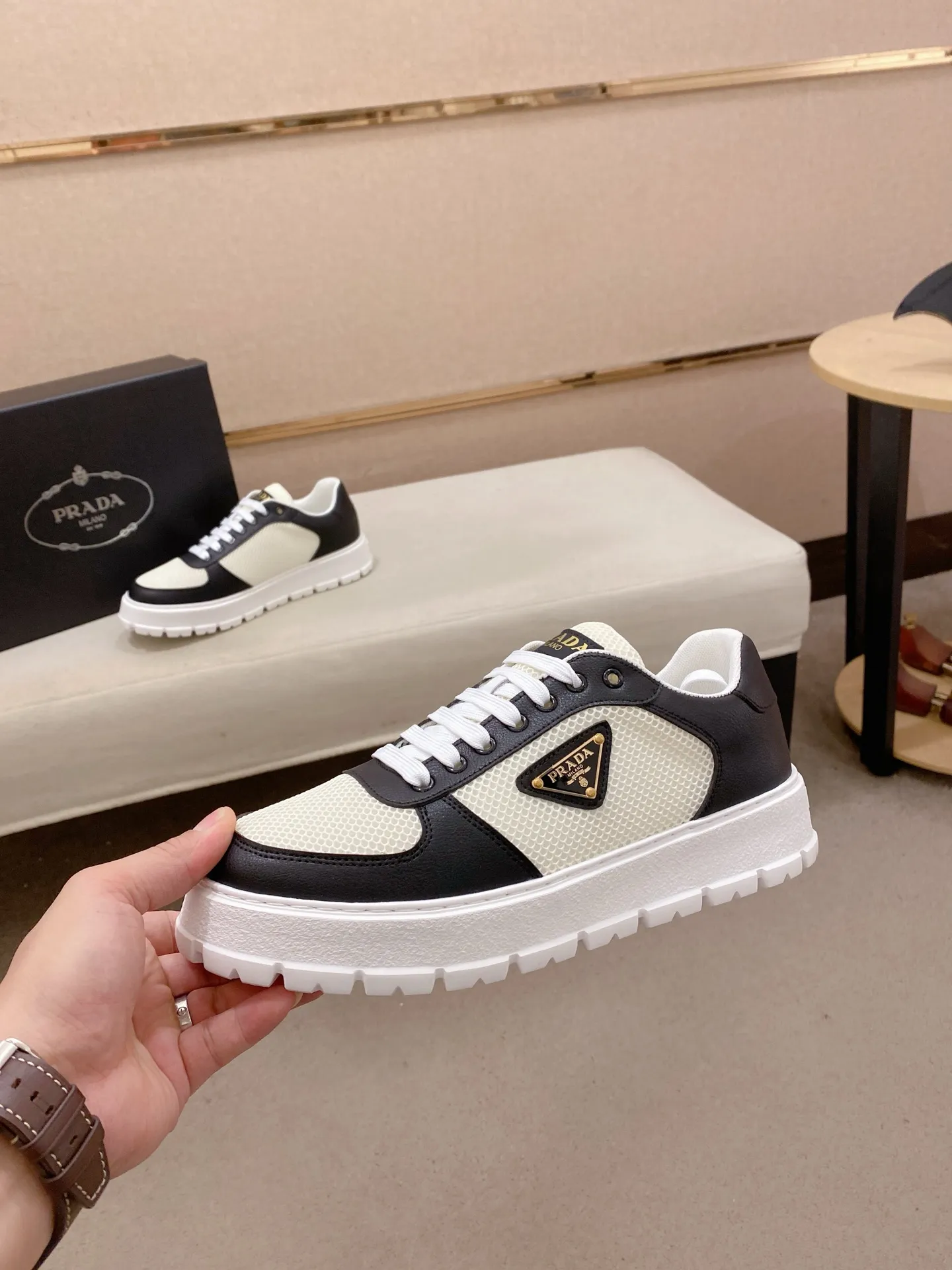 Men's men's shoes💰: 440💰[Prada～Prada] Trendy new styles are on the market. Same style as the official website. Counter quality. Original version. [Strong] [Strong] Imported selected first-layer cowhide. Comfortable and breathable sheepskin lining, fine workmanship, upper layer made of 100% pure cowhide, original last shape, comfortable on the feet, shoe sizes 38 to 44